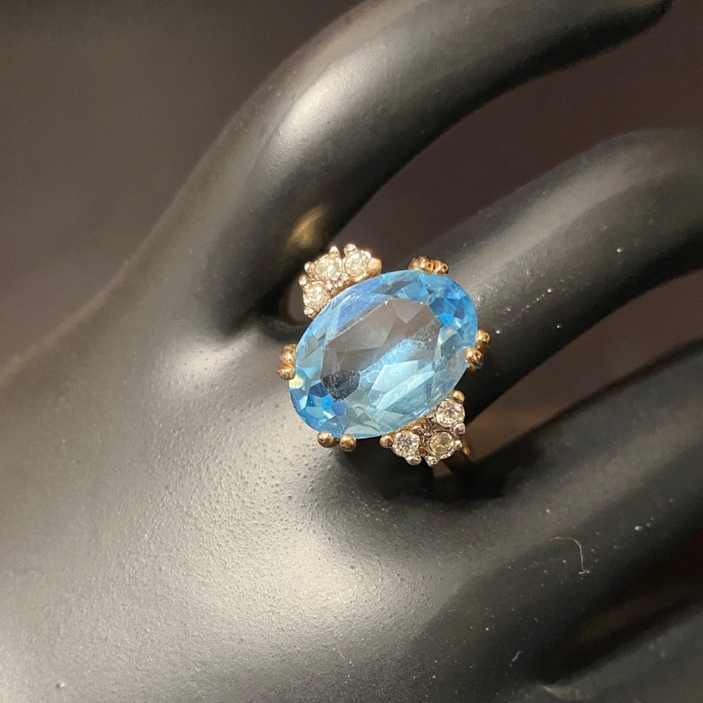 Vintage blue clear crystal 18KT H.G.E. Size 8 ring